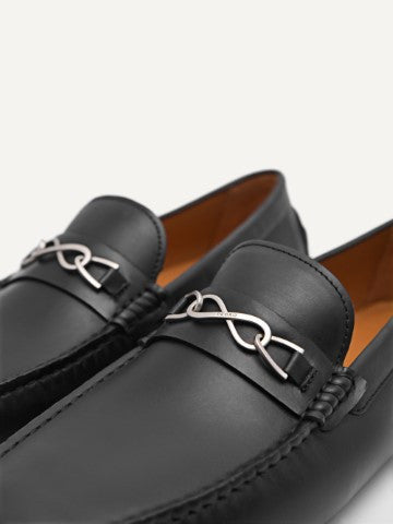 Leather Moccasins with Chain Detail