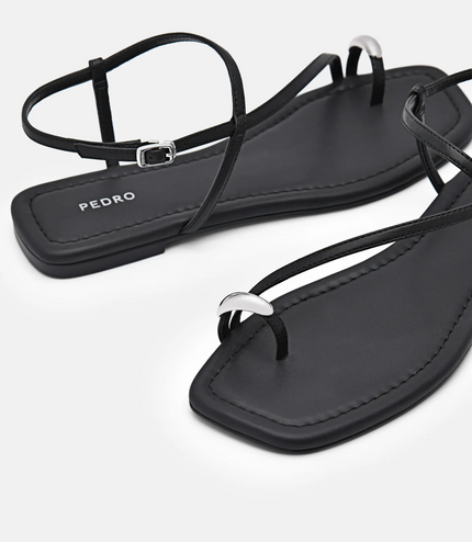 Lia Toe Ring Sandals - Black
