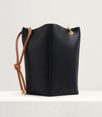 M / Black