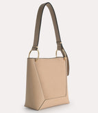 M / Camel