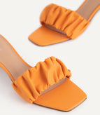 34 / Orange